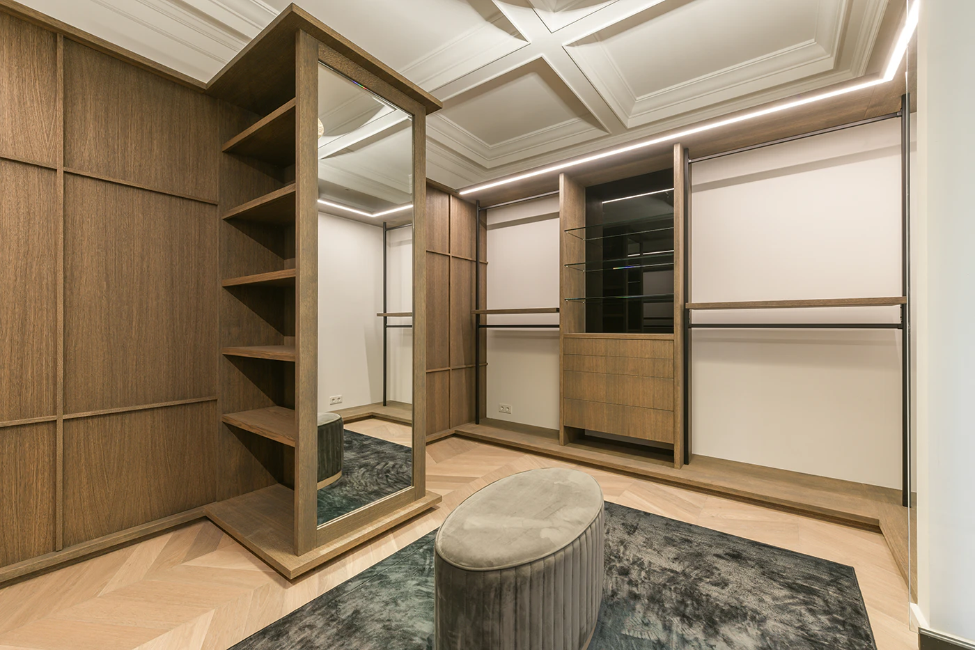 DRESS ROOM (드레스룸)