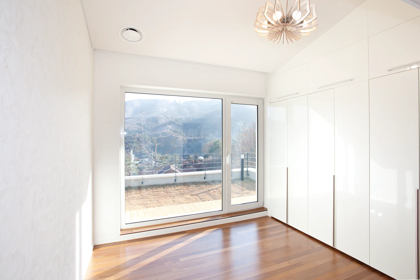 BALCONY (발코니)
